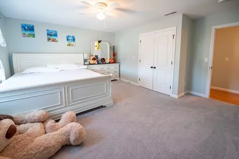 Bedroom - 93 Elaine Cir, Springfield, MA 01109 photo 6 of 7
