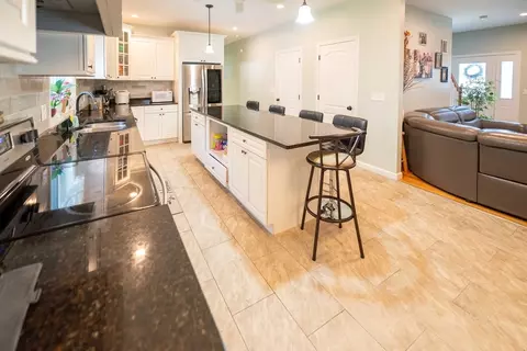 Other - 93 Elaine Cir, Springfield, MA 01109 photo 2 of 8