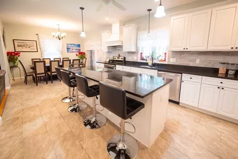 Kitchen - 93 Elaine Cir, Springfield, MA 01109 photo 2 of 6