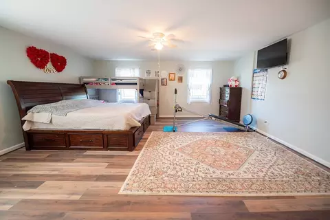 Bedroom - 93 Elaine Cir, Springfield, MA 01109 photo 2 of 7