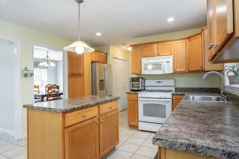 30 Pheasant Ln, Raynham, MA 02767 photo 13
