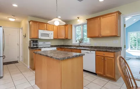 30 Pheasant Ln, Raynham, MA 02767 photo 12