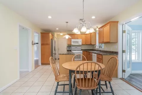 30 Pheasant Ln, Raynham, MA 02767 photo 11
