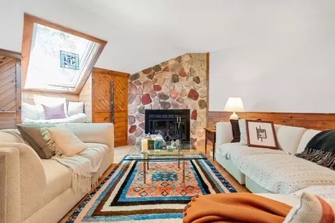 10 Apple Ridge Rd #4, Maynard, MA 01754