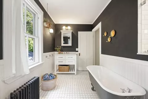 Bath - 19 Waltham St, Maynard, MA 01754 photo 2 of 3