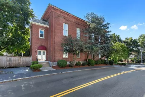 5 School St #8, Salem, MA 01970
