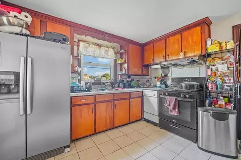 403 King Philip St, Fall River, MA 02724 photo 5