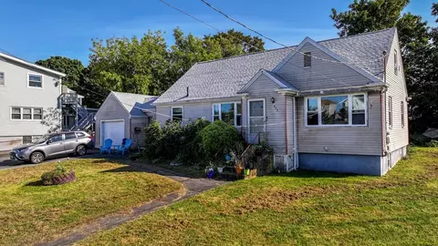 403 King Philip St, Fall River, MA 02724 photo 2