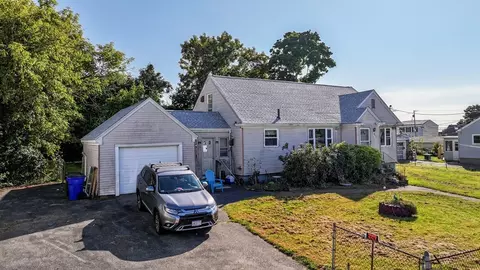 403 King Philip St, Fall River, MA 02724 photo 4