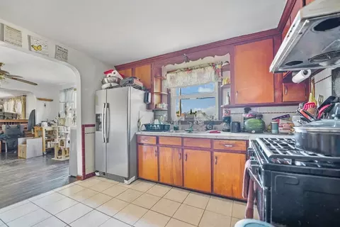 403 King Philip St, Fall River, MA 02724 photo 7