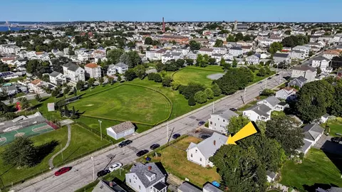 403 King Philip St, Fall River, MA 02724