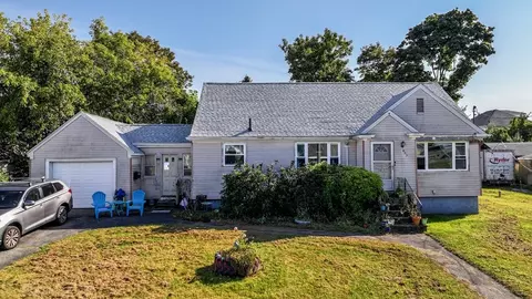 403 King Philip St, Fall River, MA 02724 photo 3