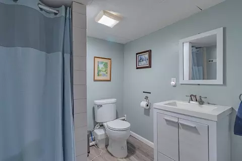 Bath - 47 Rush St, Springfield, MA 01109 photo 3 of 3