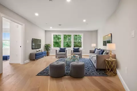 5205 Washington #403, West Roxbury, MA 02132