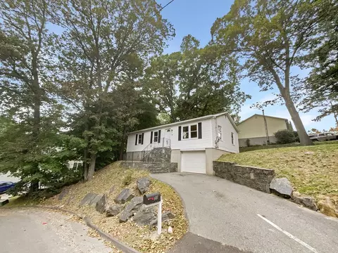 Exterior - 30 Manhattan Rd, Worcester, MA 01602 photo 4 of 7