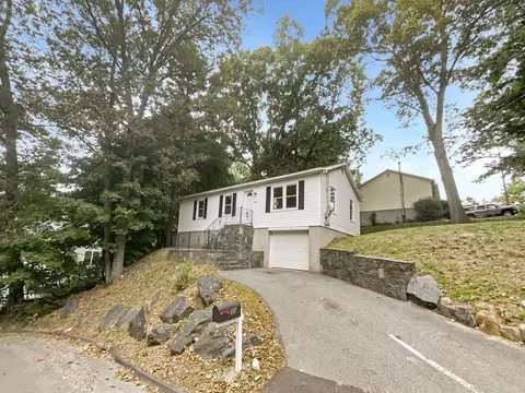 Exterior - 30 Manhattan Rd, Worcester, MA 01602 photo 3 of 7