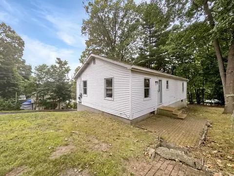 Exterior - 30 Manhattan Rd, Worcester, MA 01602 photo 7 of 7