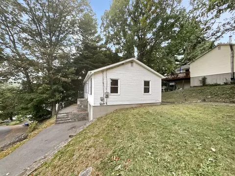 Exterior - 30 Manhattan Rd, Worcester, MA 01602 photo 6 of 7
