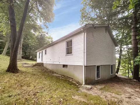 Exterior - 30 Manhattan Rd, Worcester, MA 01602 photo 2 of 7