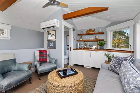 Living - 10 Monroe Rd, Marblehead, MA 01945 photo 3 of 4
