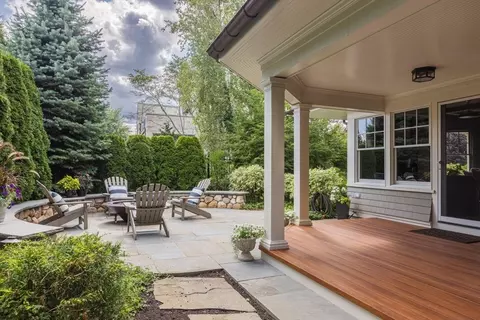 Exterior - 10 Monroe Rd, Marblehead, MA 01945 photo 4 of 5