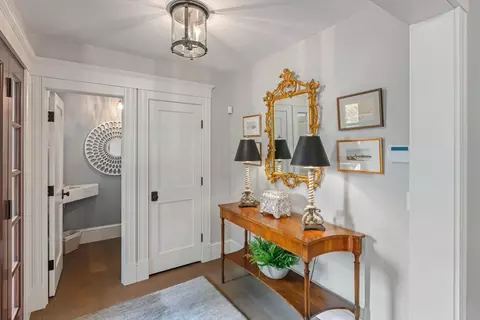 Entry Way - 10 Monroe Rd, Marblehead, MA 01945 photo 1 of 5