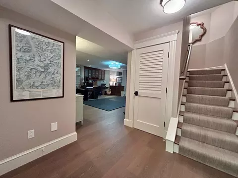 Entry Way - 10 Monroe Rd, Marblehead, MA 01945 photo 5 of 5