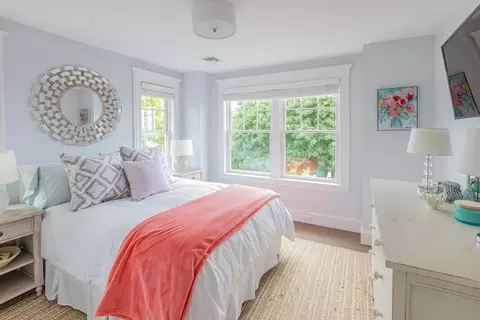 Bedroom - 10 Monroe Rd, Marblehead, MA 01945 photo 3 of 4