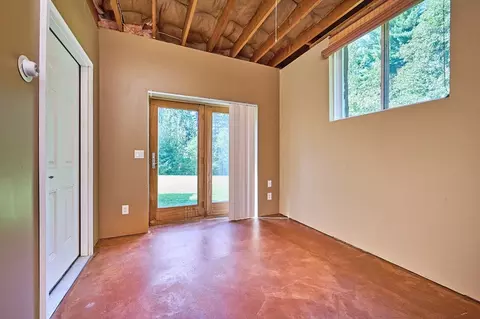 Bedroom - 99 Hendrick St, Easthampton, MA 01027 photo 3 of 3