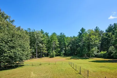 Exterior - 99 Hendrick St, Easthampton, MA 01027 photo 7 of 8