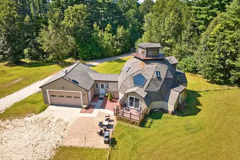 99 Hendrick St, Easthampton, MA 01027
