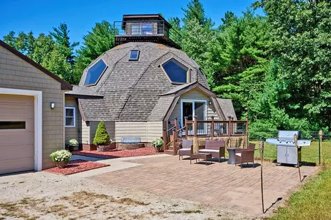 Exterior - 99 Hendrick St, Easthampton, MA 01027 photo 4 of 8