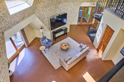 Living - 99 Hendrick St, Easthampton, MA 01027 photo 3 of 4