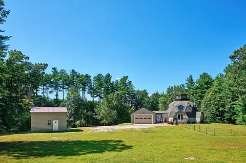 Exterior - 99 Hendrick St, Easthampton, MA 01027 photo 5 of 8
