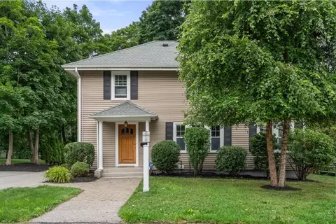 7 Hastings St, Wellesley, MA 02481