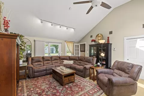 40 Blacksmith Rd, Dracut, MA 01826 photo 14