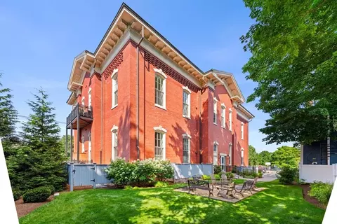 151 High St #2B, Newburyport, MA 01950