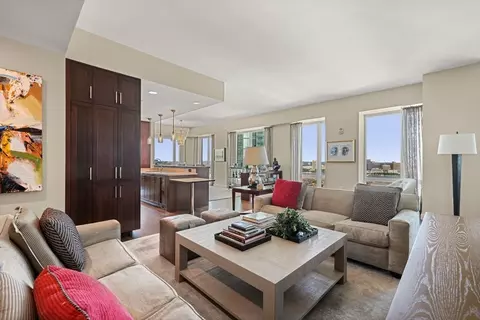 400 Stuart St #25E, Boston, MA 02116