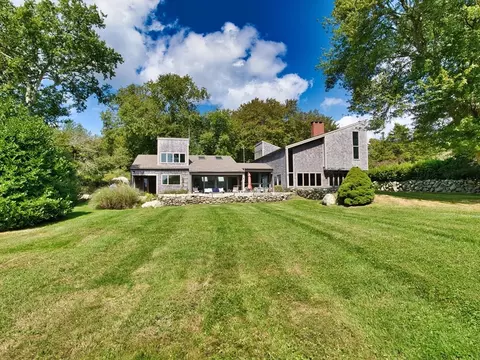 5 Fairview Ave, Westport, MA 02790