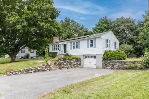 77 Charlton St, Fitchburg, MA 01420