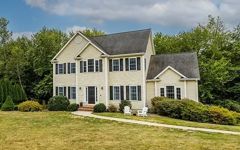 26 Pinsonnault Ln, North Attleboro, MA 02760