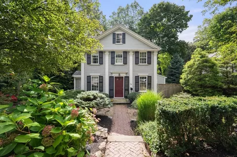 44 Hundreds Rd, Wellesley, MA 02481