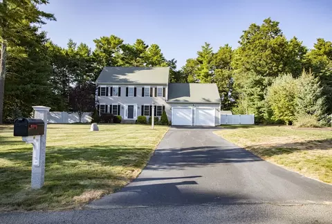 11 Bourne Dr, Halifax, MA 02338