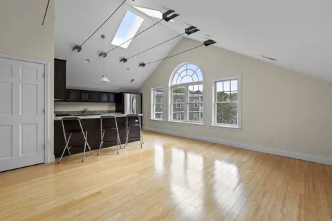 53 Washington Sq #2C, Salem, MA 01970