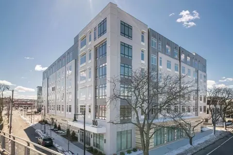 180 Telford St #221, Boston, MA 02135