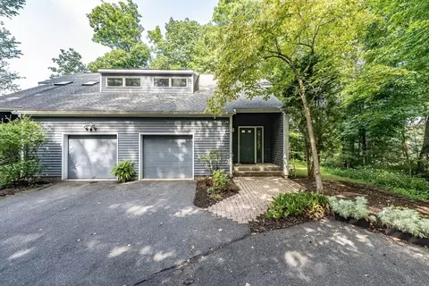 420 Fairway Vlg #420, Leeds, MA 01053
