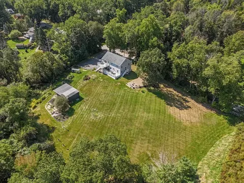11 Coffin St, West Newbury, MA 01985
