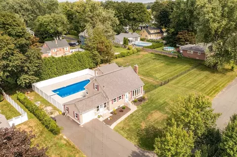 31 Park Ave, South Hadley, MA 01075