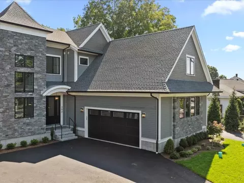 392 Cedar St #392, Dedham, MA 02026
