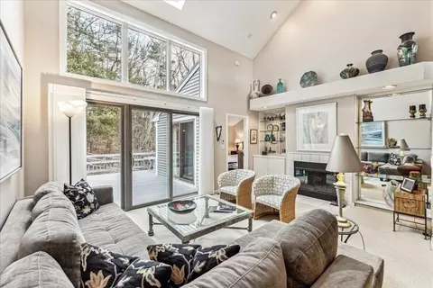 59 Hillside Dr #59, Wayland, MA 01778
